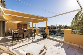 Beautiful penthouse overlooking marina channels - 3
