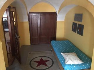 Casa térrea no centro da Cidade, antiga adega! - Borba - 9