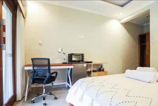 Modern Room w/ Desk, Office Chair & Kitchenette /2 - Ubud - 8
