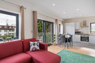 Modern One-Bedroom Flat in Morden SM4, London - 5