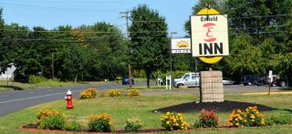 Enfield Inn - Enfield - 0