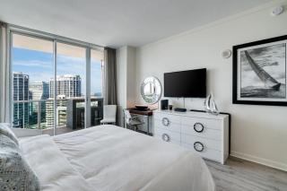 City View Balcony steps from Restaurants, Peacock Park & Marina - Miami - 4