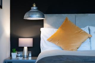 Under New Management - Contractor Friendly - Premium Studio Apartments - Free Parking - Sofa Beds - Sky TV - Full Kitchen - Washer Dryer - WiFi - 0