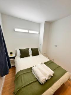 Luxury rooms in cross harbour - London - 5