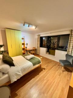 Luxury rooms in cross harbour - London - 0
