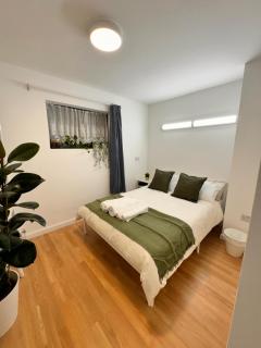 Luxury rooms in cross harbour - London - 4