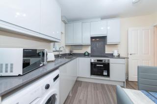2 Bedroom Flat Free Parking - 2