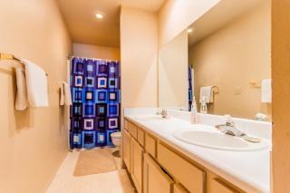 Top Floor Eagles Nest Condo with Pool and Hot Tub and Lake Views next to SDC - Branson - 4