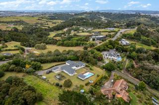 Countryside Haven Retreat with Pool and Deck - Clevedon - 2