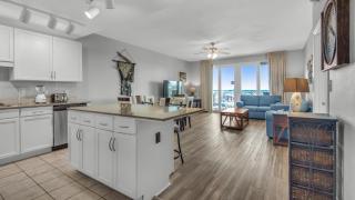 Laketown Wharf 933! Beautiful 3 BD, Great Amenities, And Great Location - Panama City Beach - 1