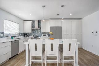 Gorgeous Grove Contemporary Home - Sarasota - 0