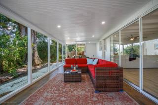 Gorgeous Grove Contemporary Home - Sarasota - 1
