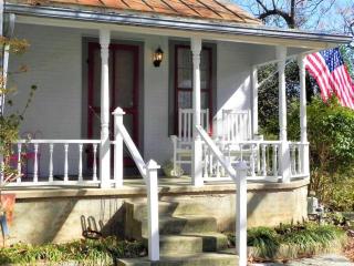Crenwelge's Creekside Cottage Private - w/Hot Tub - Fredericksburg - 0