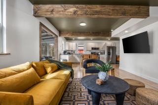 Lakefront Retreat, Mins to Dtown, Firepit, Hot Tub, Pet friendly! - 6