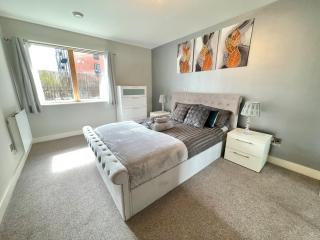 Bright & Spacious-Secured flat near slough station - Slough - 4