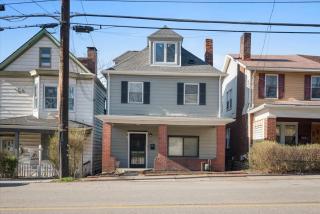 Classic Pittsburgh 4 Square - Easy Access to Town and Airport - 5