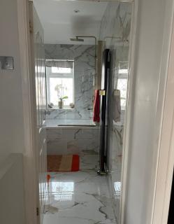 Double Room- 1 Person -in Great Barr Near M5 - M6 - Parking - TV Bed-Garden - 3