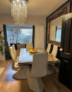 Double Room- 1 Person -in Great Barr Near M5 - M6 - Parking - TV Bed-Garden - 1