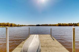 Lakefront Retreat - Saluda - 7