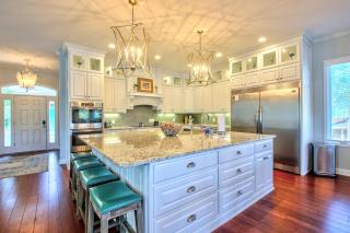 Luxe Haven Lakehouse - 1