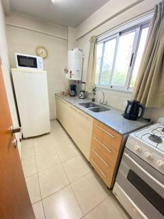 Amplio departamento con 1 dormitorio excelente ubicación - La Plata - 2