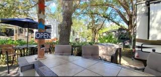 Spacious Four room glamping Rv with Tiki bar including golf cart - River Ranch - 1