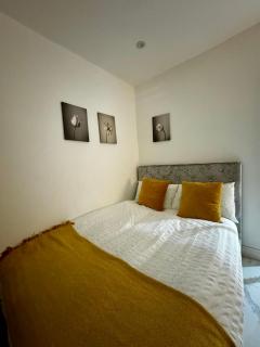 Private One bedroom flat in London - Hanworth - 2