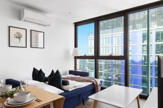A Cozy & Comfy 2BR Apt Up in the Clouds Near CBD - Melbourne - 1