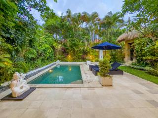 Villa Bugis Kayu Aya Seminyak - 1