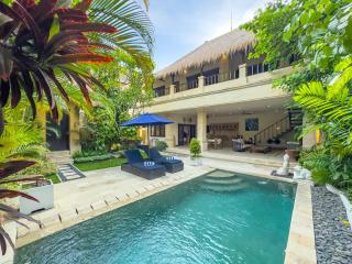 Villa Bugis Kayu Aya Seminyak - Seminyak - 2