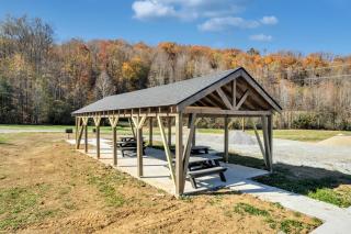 Nightingales Bungalow- Pickleball Court, Creek, WIFI, Mountain Views, Starting at 79" - 9
