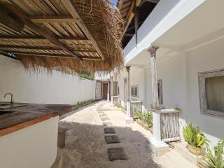Villa Aurora: 4 BR, Front Beach - Gili Meno - 4