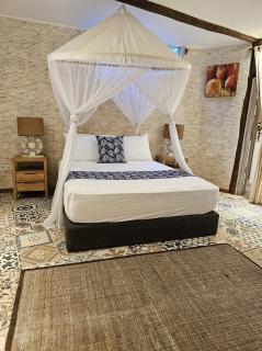 Villa Aurora: 4 BR, Front Beach - Gili Meno - 3