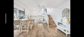 OceanMist Holiday Home - beachfront property! - Burnett Heads - 7