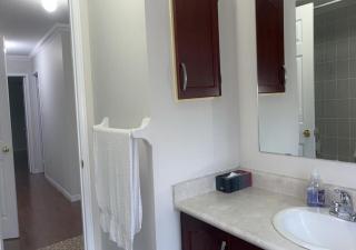 Bright Queen Room close to Sheridan College and Airport - Brampton - 9