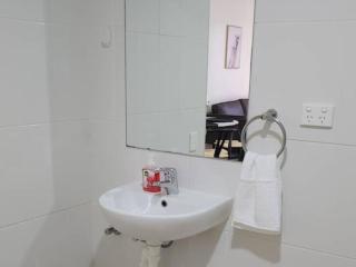 Merrylands Hidden Gem! one Bedroom Apartment - Merrylands - 2