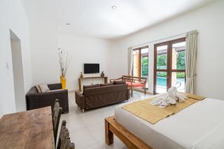 Enclose living 5Br Villa Center of Seminyak Near Beach - Seminyak - 4