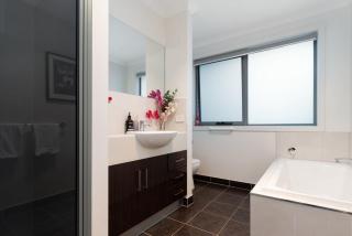 Comfortable Home 10 Minutes from Town - Wifi and Garage - Newnham - 7