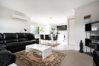 Comfortable Home 10 Minutes from Town - Wifi and Garage - Newnham - 4