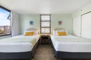 Light & Airy 8th Floor Ocean View Condo with Lanai condo - 2