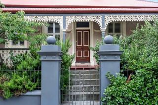 Charming On Charles - Launceston - 5