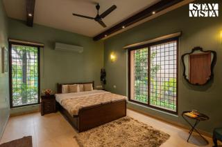 StayVista Ishva Bungalow with Pool & Lawn - kolkata - 1