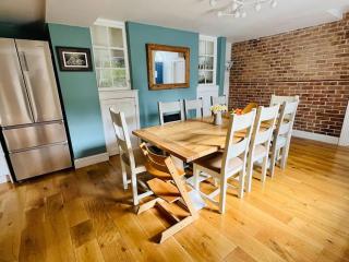 Bi-Folds/Sonos/Large Open Plan/Central/Parking - 5