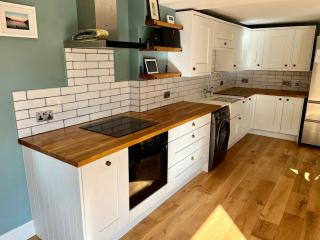 Bi-Folds/Sonos/Large Open Plan/Central/Parking - 1