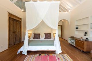 Villa Anicca - Stylish & Family-Friendly 4BR Villa Near Canggu with Rooftop Lounge - Canggu - 8