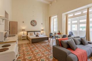 BnBNova - Historic Valletta House with Rooftop - La Valeta - 4