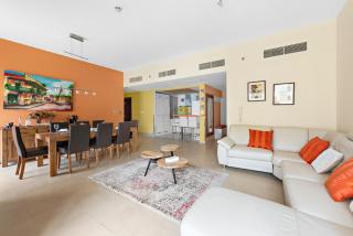 Spacious 2 BR in Prime Location - Dubai - 5
