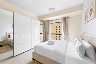 Spacious 2 BR in Prime Location - Dubai - 2