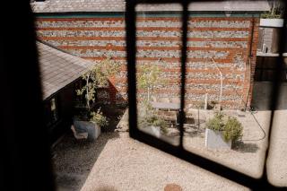 Manor Estate - Two Accommodation Wings - Sleeps 14 - Winterbourne Stoke - 1
