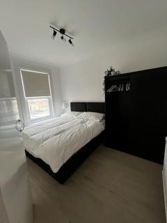 Cosy one-bedroom furnished flat! - Seven Kings - 6